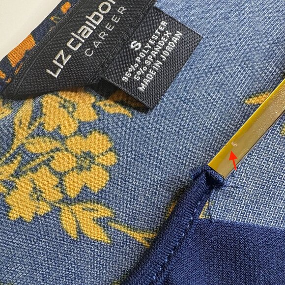 Liz Claiborne Womens Navy Floral V Neck Short Sleeve Top Sz Small‎ Career Office - Picture 7 of 7